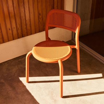3---fatboy-toni-chair-tangerine-1200x1200-ambiance-02-105648
