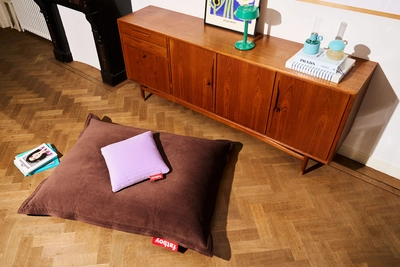 4---fatboy-recycled-original-slim-royal-velvet-tobacco-1920x1280-ambiance-02-106057