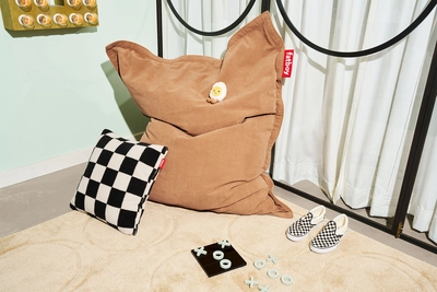 4---fatboy-square-pillow-teddy-chess-black-ecru-1920x1280-ambiance-08-106222