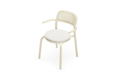 3---fatboy-toni-chair-pillow-natural-white-1920x1280-close-up-04-104024