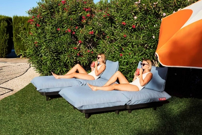 2---fatboy-paletti-daybed-storm-blue-1920x1280-ambiance-02-106447