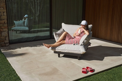 8---fatboy-paletti-lounge-chair-mist-1920x1280-ambiance-02-106449