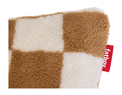 2---fatboy-square-pillow-teddy-chess-almond-creme-1920x1280-closeup-04-106706-_no-bg