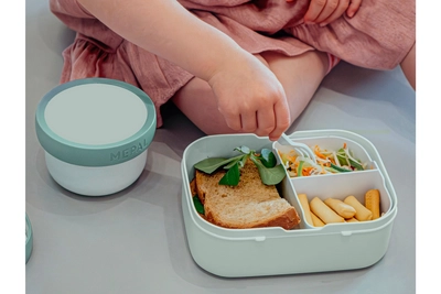 4---lifestyle_images-10744_lunchbox_sphere_lunchtime
