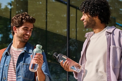 6---lifestyle_images-10773_mood05_mepalvitawaterbottle