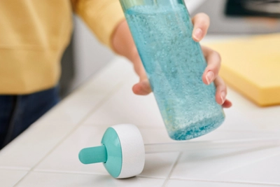 4---lifestyle_images-1074520_mood02_waterbottleflipup_sparklingwater