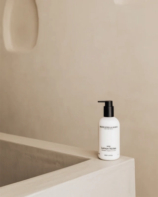 8720701160378BodyLotionLemonNotes300mlmoodshot1768x960