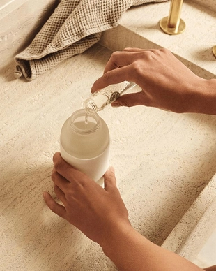 8720701162372FoamingBodyWashBottle_Concentrate325ml_50mlcampaignshot1768x960_e128dbf7-33f8-4f6f-910a-693a480c8d2c