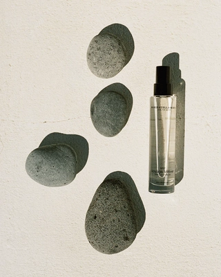 3---8720701163690DryBodyOilVoyageVetiver100mlcampaignshot2768x960