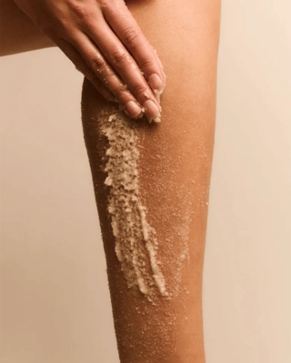 2---8720701164789_DeepSaltBodyScrubVoyageVetiver200mlmoodshot2768x960