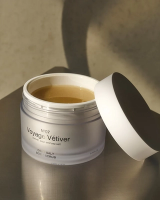 3---DeepsaltBodyScrubVoyageVetiver768x960