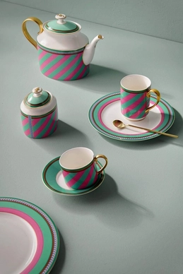 pip_studio_chique_fw2023_tableware_stripes_07_lr_1