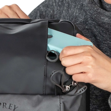 9---Transporter_Zip_Zippered scratch-free sunglasses and electronics pocket