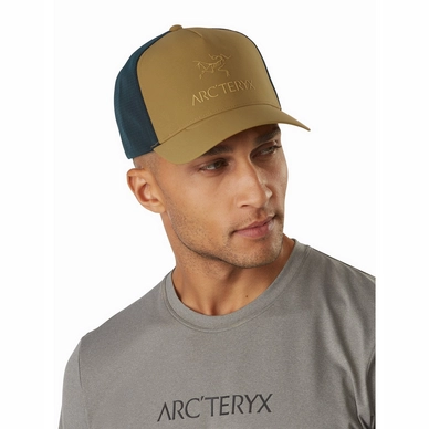 Logo-Trucker-Hat-Elk-Labyrinth-Front-View