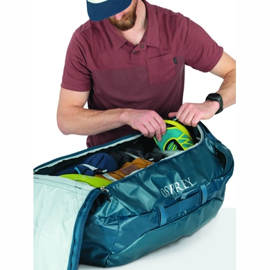 Transporter_Duffel95_F21_Detail1_VenturiBlue