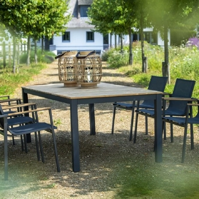 YOI-Arashi-dining-table-220x100cm-aluminium-dark-grey-teak-Mizu-stackable-dining-chair-aluminium-dark-grey-textilene-carbon-teak-1024x683