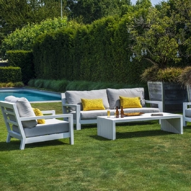 YOI-Ookii-lounge-set-alu-white-with-decorative-cushions_compressed-1024x683