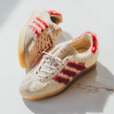 Trainers Adidas Women Gazelle Indoor Magic Beige / Team Victory Red / Gum |  Sneaker District COM