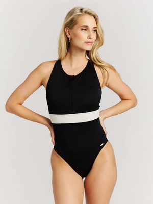5---77661006_290_model_front-half_01