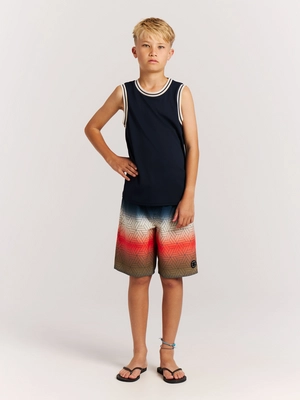 4---71861003_906_model_front-full_01