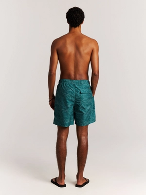 8---71761005_586_model_back-full_01