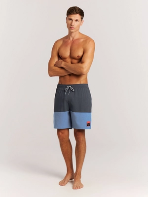 4---71761007_909_model_front-full_01