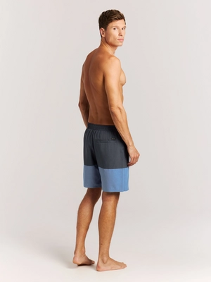 8---71761007_909_model_back-full_01