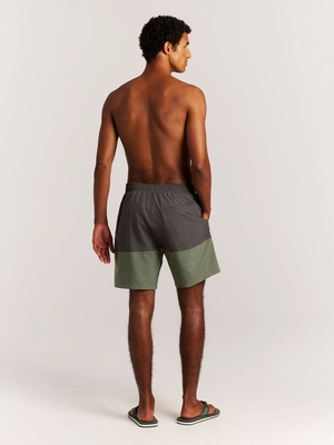9---71761007_855_model_back-full_01