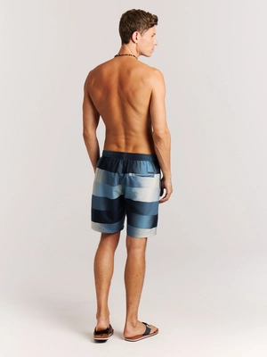 8---71761002_906_model_back-full_01