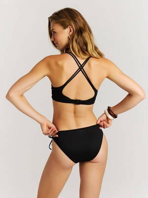 8---72651094_290_model_back-half_01