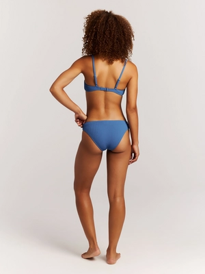 8---72661040_909_model_back-full_01