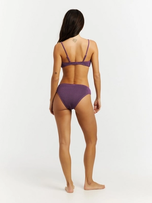 8---72661050_843_model_back-full_01