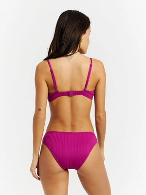 7---72661023_635_model_back-half_01