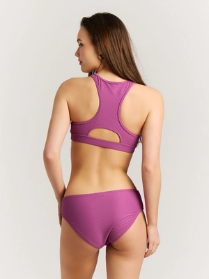 7---72661018_635_model_back-half_01