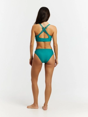 8---72661012_662_model_back-full_01