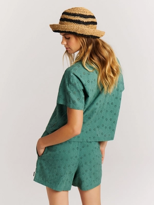 15661001_477_model_back-half_01
