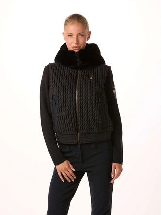 4---toni-sailer-women-ski-mid-layer-flora-black-model-front