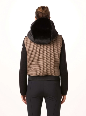 7---toni-sailer-women-ski-mid-layer-flora-habitat-model-back