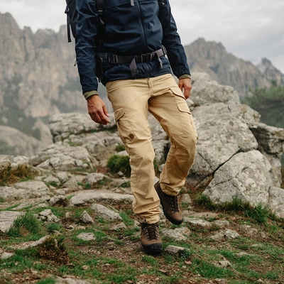 5-----square_Mood_SS23_SilvanoZeiter_Trousers_0375_EXP_2028-02-01