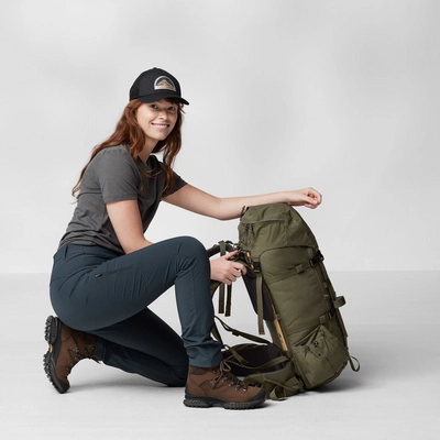8---Abisko_Trail_Stretch_Trousers_W_87101-555_D_MODEL_FJR