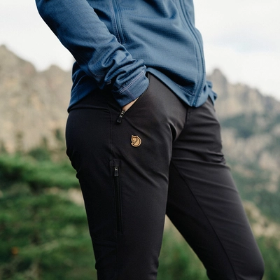 4----square_Mood_SS23_SilvanoZeiter_Trousers_0015_EXP_2028-02-01