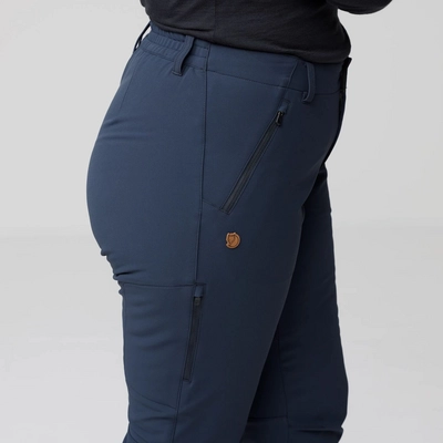 4------Abisko_Winter_Stretch_Trousers_W_87174-555_H_MODEL_2116