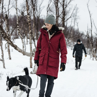 8------square_WINTER23_Parkas_1X5A5066