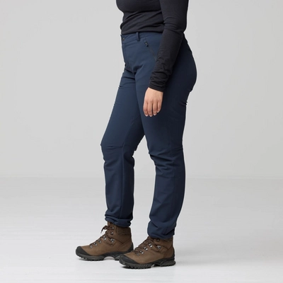 6-----Abisko_Winter_Stretch_Trousers_W_87174-555_F_MODEL_2083