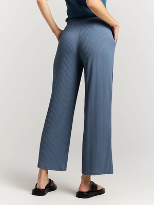 46661001_396_model_back-half_01