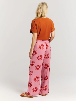 7---46661000_730_model_back-full_01