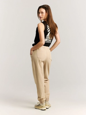 6---46651000_567_model_back-full_01