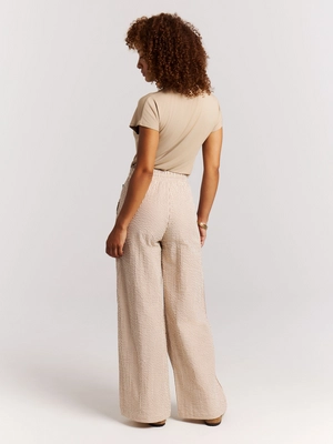 8---46661005_375_model_back-full_01