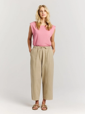 4---46661002_567_model_front-full_01