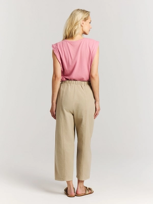 7---46661002_567_model_back-full_01